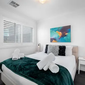 Brisbane Terrace - 3 Bedroom Inner - Free Parking Hobart